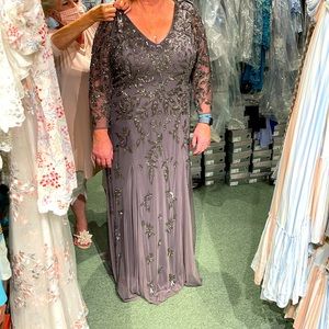 Stunning Elegant Size 18 Gown.